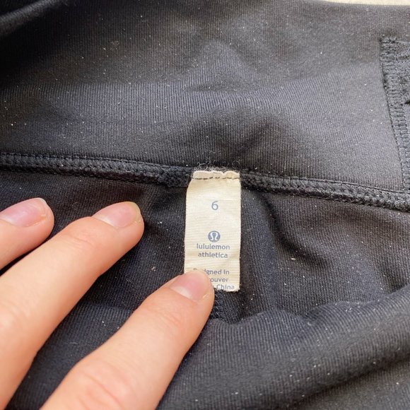 LULULEMON BLACK CAPRIS - Picture 5 of 7